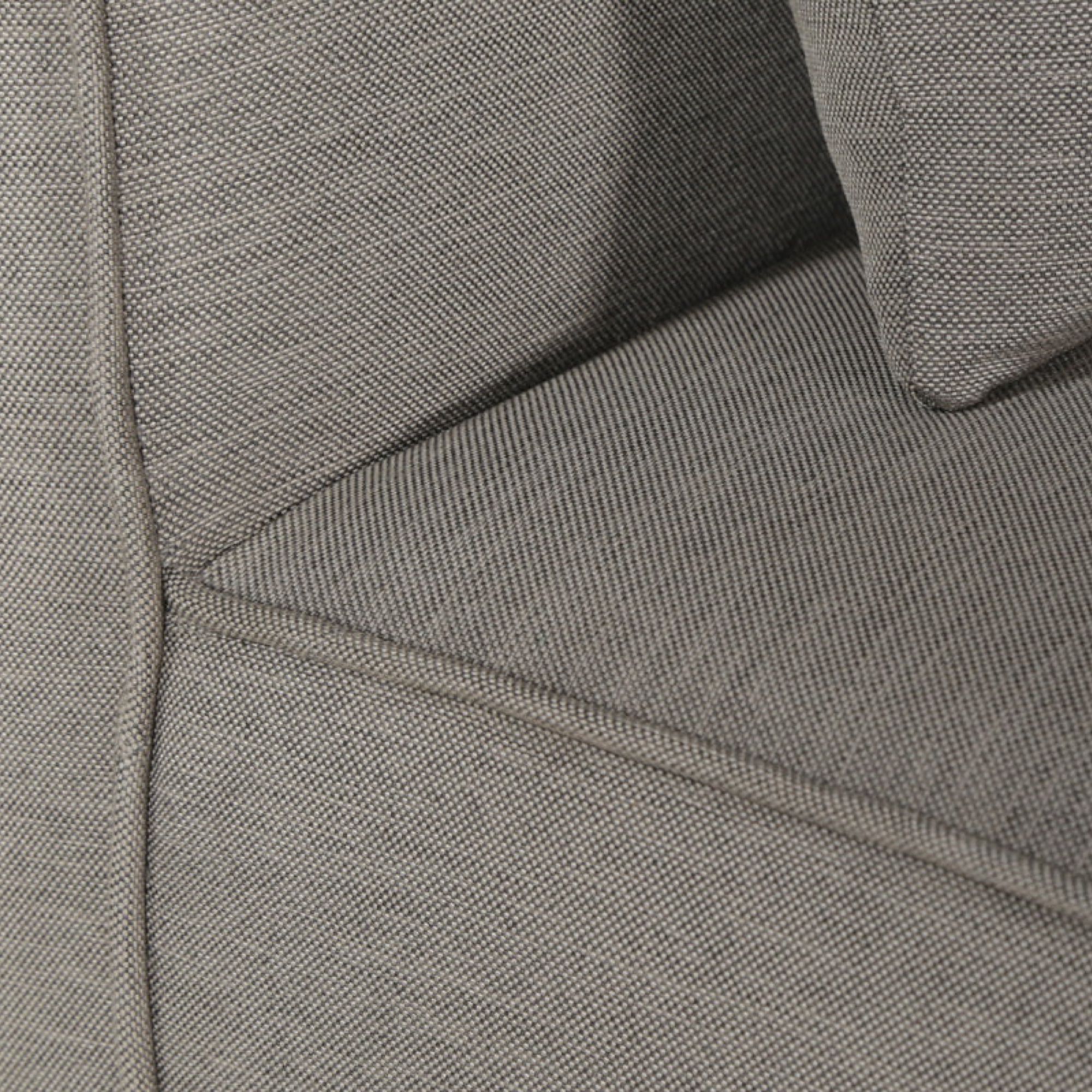 Carbonia Swivel Lounge Chair