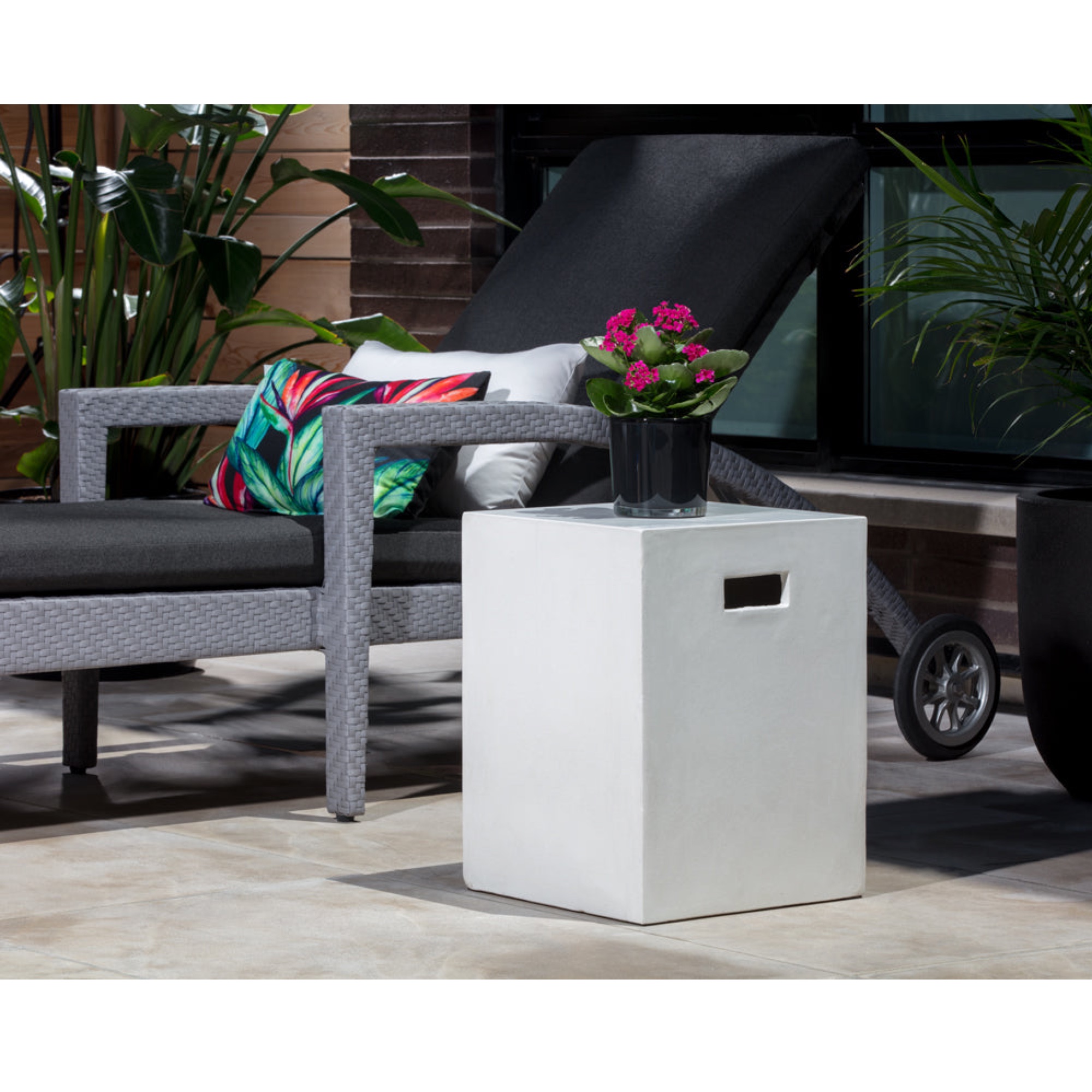 Castor End Table - White