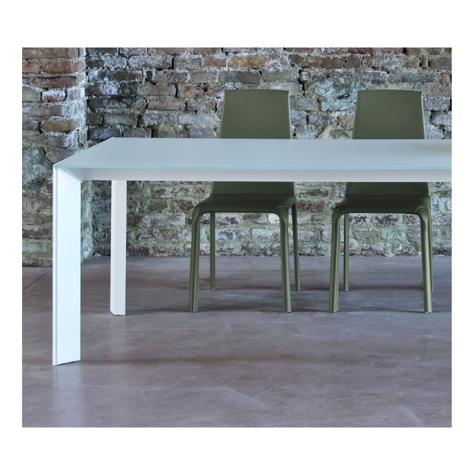 Genio Dining Table
