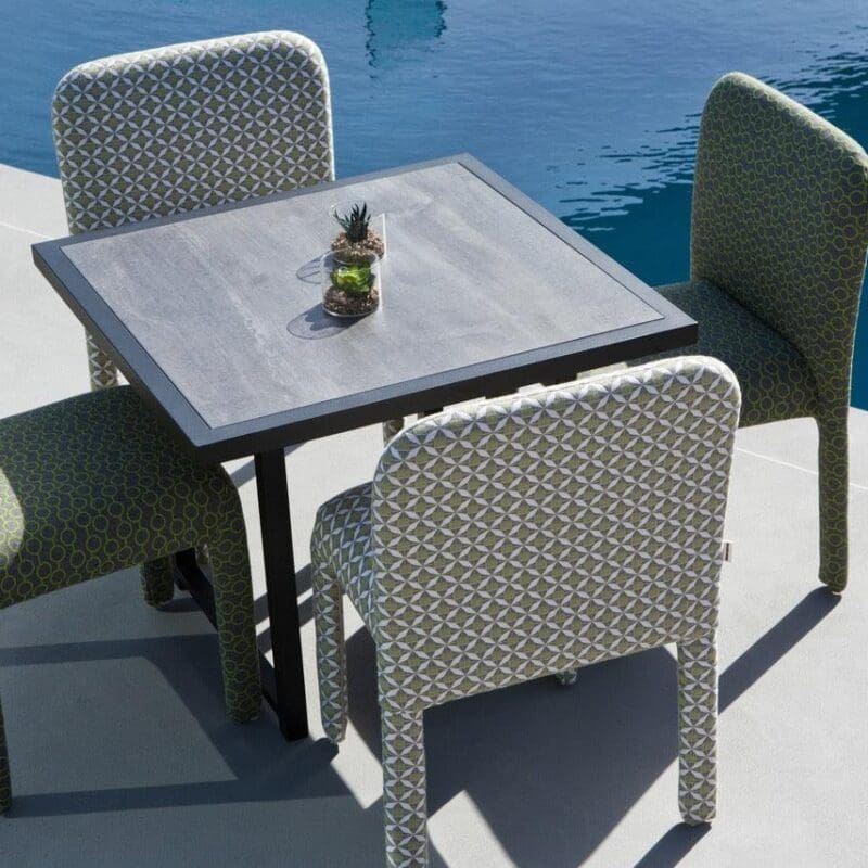 Outdoor bistro table - Avenue Design Montreal